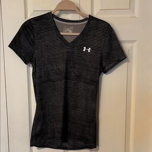 Under Armour Women's Black and Gray V-Neck Tee